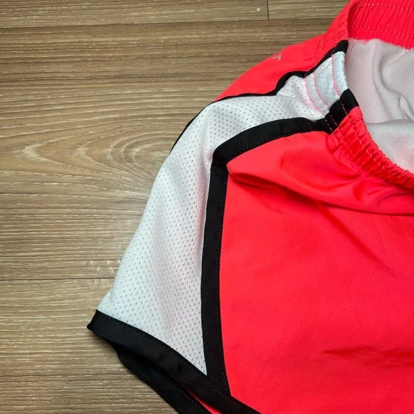 Nike Dri-FIT Girls Running Shorts Size 6 - Picture 7 of 10